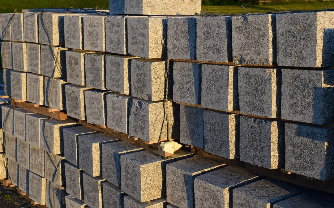 Помощник укладчика брусчатки